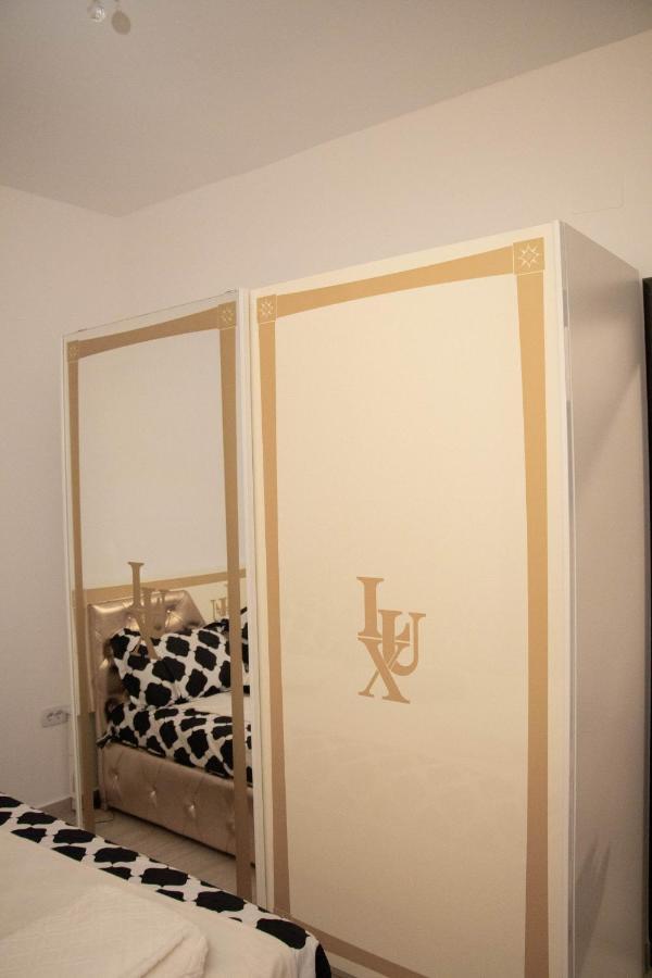 Apartament Capitala Militari Roşu Extérieur photo